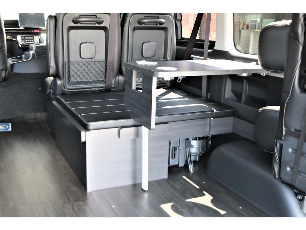 便利なサイドテーブル付き☆車内で収納可能です！！