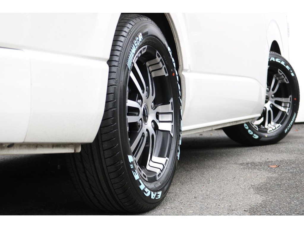 新品ＦＬＥＸ　Ｄｅｌｆ０２１７インチアルミ！ＧＯＯＤＹＥＡＲタイヤ！
