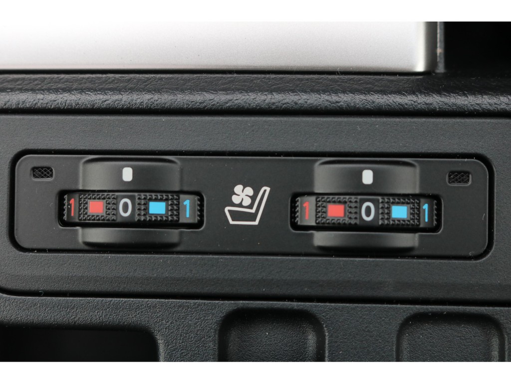 シートヒーター＆ベンチレーション装備！ＴＸ－Ｌパッケージならではの装備！