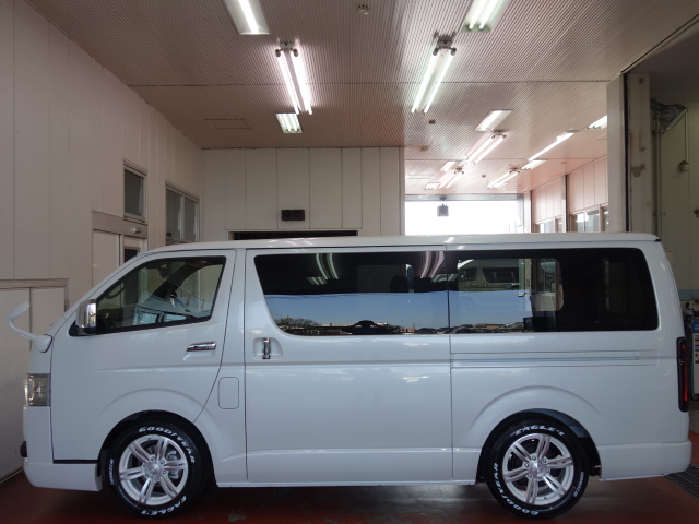 新車ハイエースＶダークプライムⅡ２０００ガソリン２ＷＤナビパッケージ完成致しました！！店頭在庫車、即納車ご対応可能になります！！