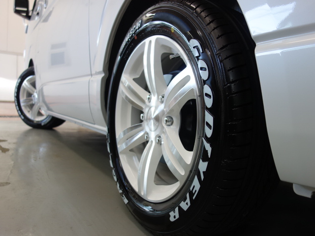 新車ハイエースＶダークプライムⅡ２０００ガソリン２ＷＤナビパッケージ完成致しました！！店頭在庫車、即納車ご対応可能になります！！