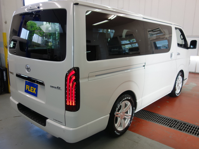 新車ハイエースＶダークプライムⅡ２０００ガソリン２ＷＤナビパッケージ完成致しました！！店頭在庫車、即納車ご対応可能になります！！