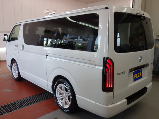 新車ハイエースＶダークプライムⅡ２０００ガソリン２ＷＤナビパッケージ完成致しました！！店頭在庫車、即納車ご対応可能になります！！