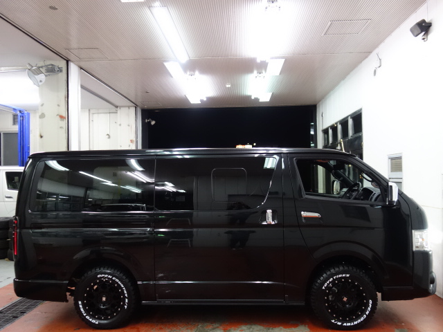 新車ハイエースＶダークプライムⅡ２８００ディーゼル４ＷＤ８インチＳＤナビ装備オリジナルベットＫＩＴ装着済み！！店頭在庫車、即納車ご対応可能になります！！