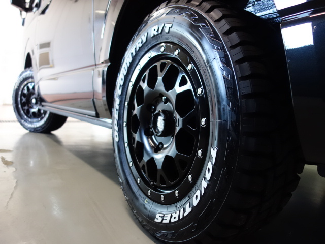 新車ハイエースＶダークプライムⅡ２８００ディーゼル４ＷＤ８インチＳＤナビ装備オリジナルベットＫＩＴ装着済み！！店頭在庫車、即納車ご対応可能になります！！