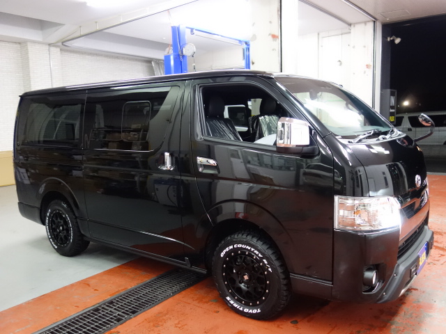 新車ハイエースＶダークプライムⅡ２８００ディーゼル４ＷＤ８インチＳＤナビ装備オリジナルベットＫＩＴ装着済み！！店頭在庫車、即納車ご対応可能になります！！
