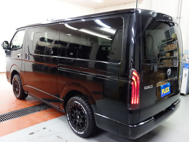 新車ハイエースＶダークプライムⅡ２８００ディーゼル４ＷＤ８インチＳＤナビ装備オリジナルベットＫＩＴ装着済み！！店頭在庫車、即納車ご対応可能になります！！