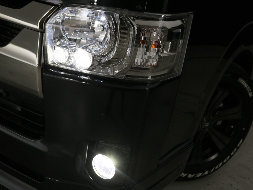 ＬＥＤヘッドランプ　標準装備！ポジションランプ・フォグランプもＬＥＤに交換済みです♪