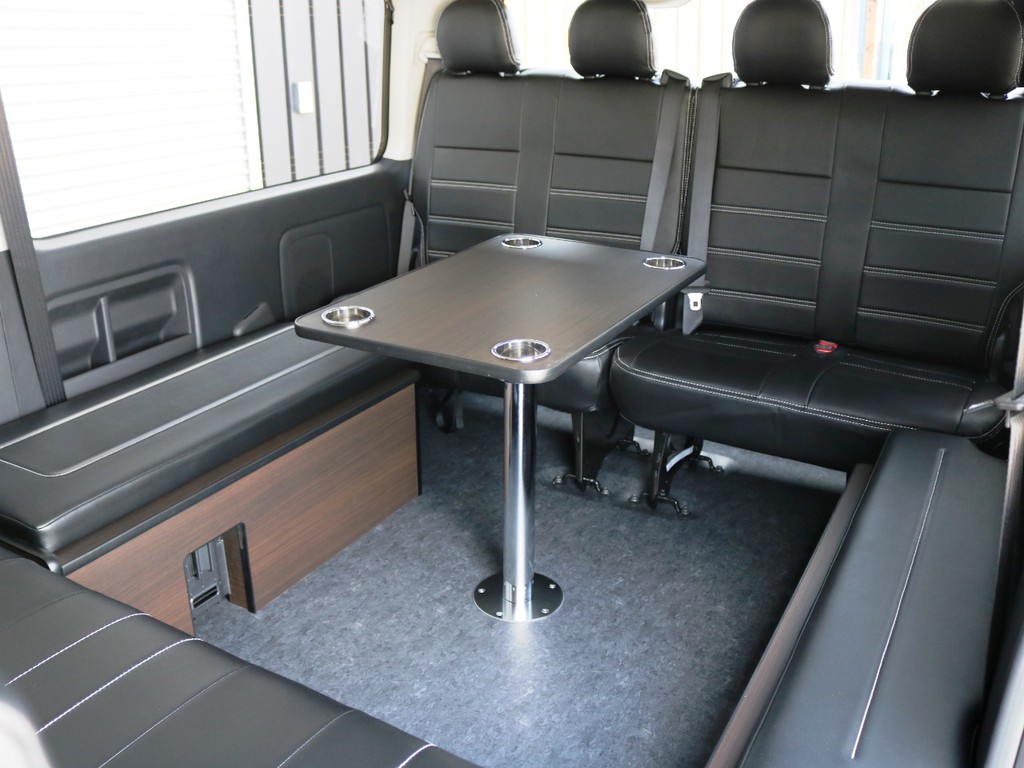 脱着可能なセンターテーブルを囲んでのリビング展開も可能です♪