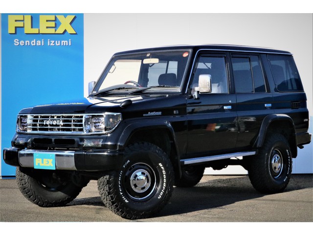 当店でも人気の７８プラド新入庫です！１ＫＺ３０００ｃｃディーゼルターボ！低走行の１７．８万km！人気のブラックカラー！レンズ類やタイヤ＆ホイールなどは全て新品パーツを使用し制作しました♪