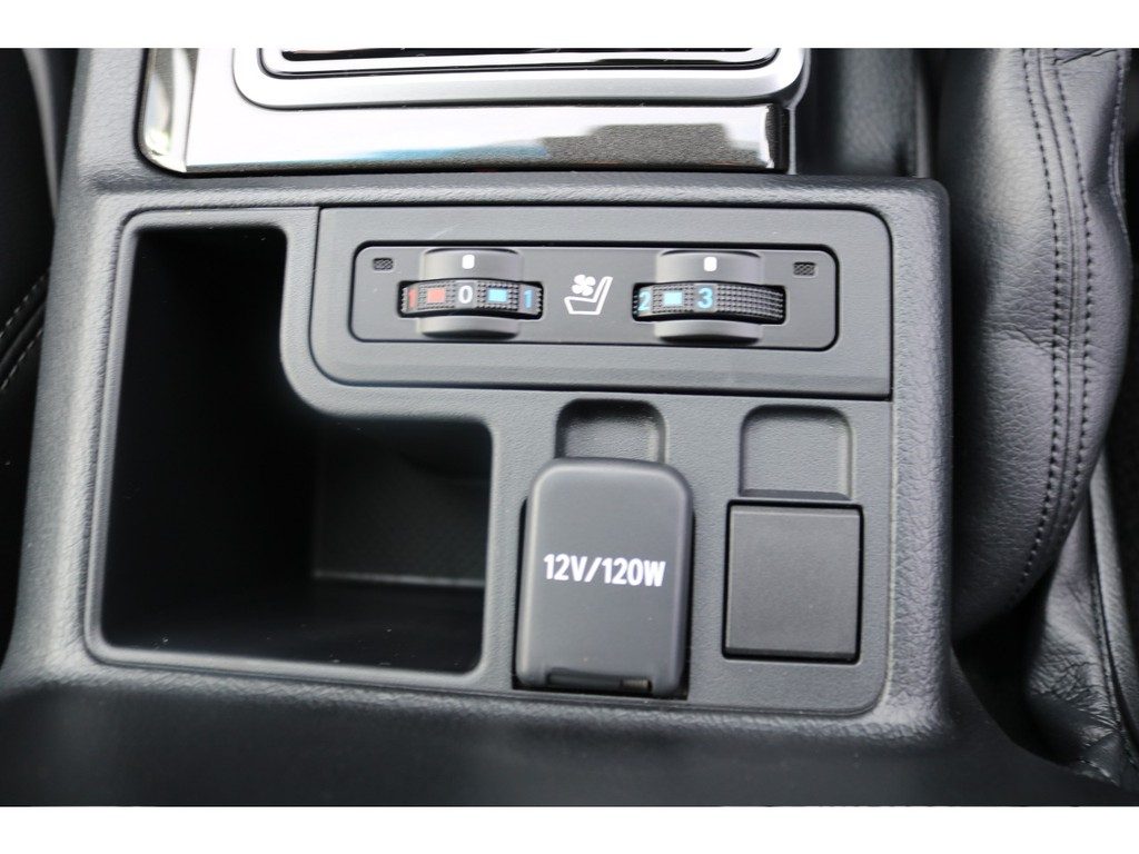 シートヒーター・ベンチレーション付き！寒い時、暑いときも快適に運転できます！