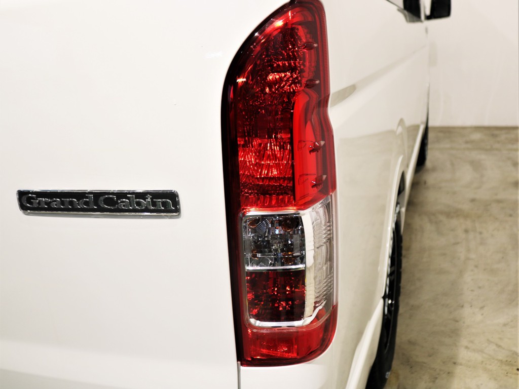 純正テール！LEDテールランプの変更も勿論承っております！