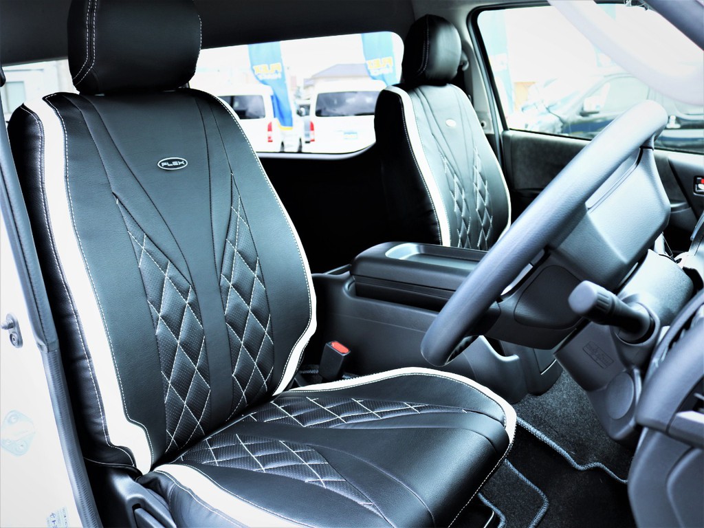 運転席シート、黒革調シートカバー！