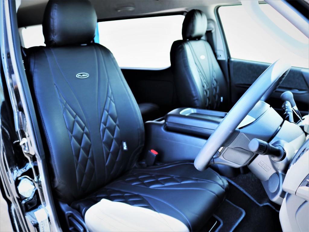 運転席シート、黒革調シートカバー付き！