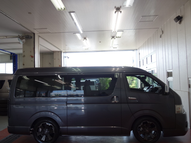 新車ダークプライムⅡワイドスーパーＧＬ２８００ディーゼルターボナビパッケージ入庫致しました！！店頭在庫車、即納車ご対応可能になります！！