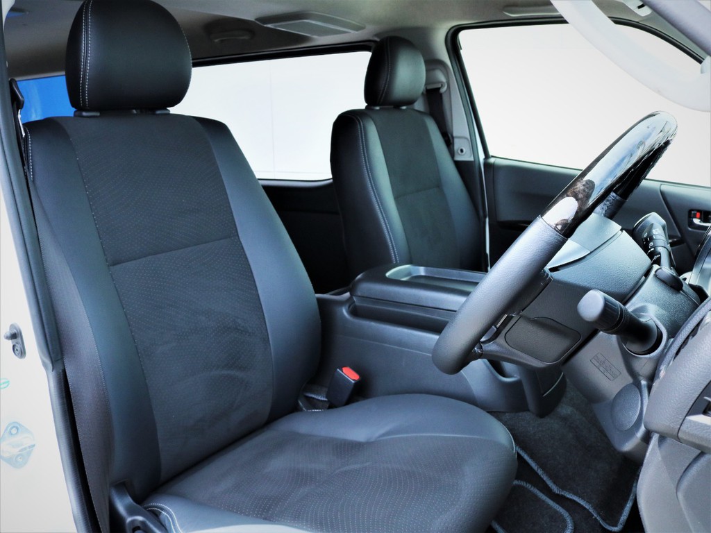 運転席シート！専用ハーフレザーシート！