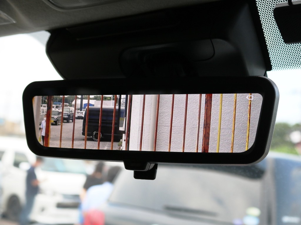 メーカーオプション　デジタルインナーミラー！車両後方の映像を常にミラーに映し出します♪