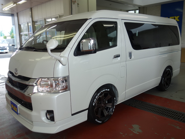 オリジナルオーバーフェンダーを装着しているので、車検適合車両になります！更に実際よりもローフォルムな見た目に♪