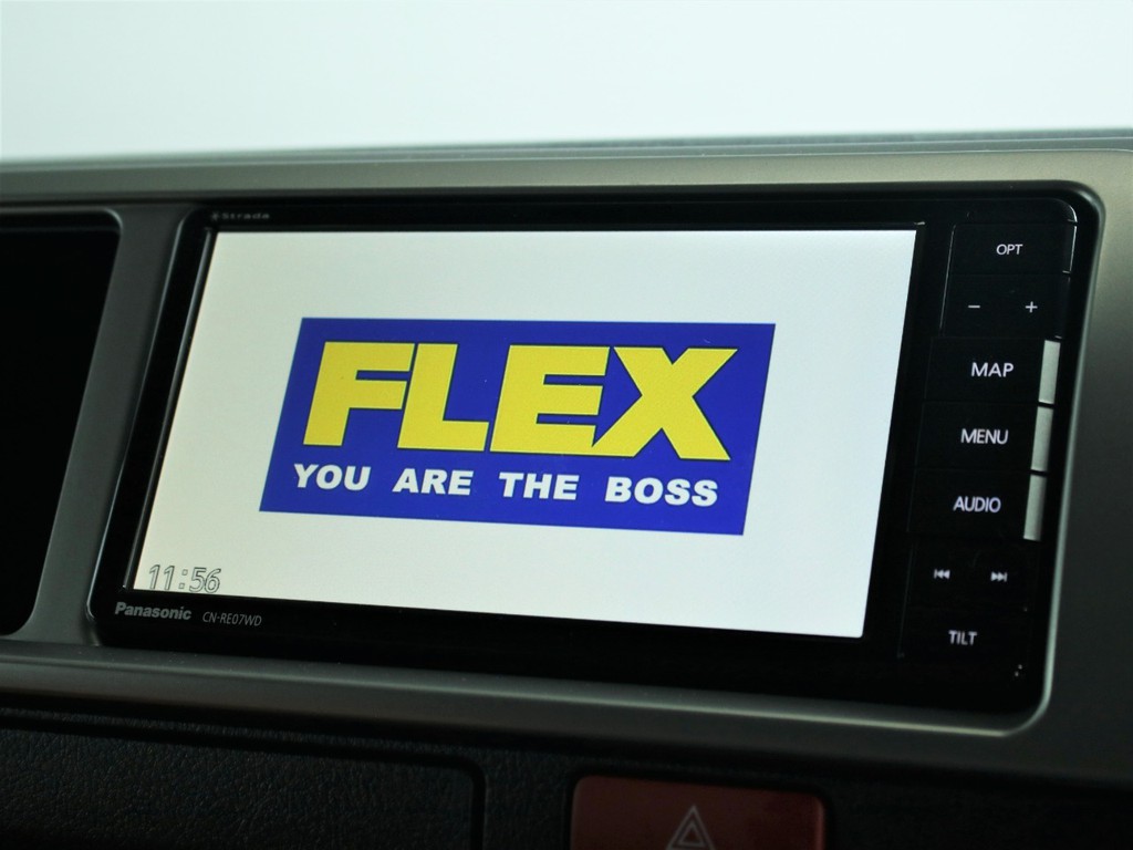 ７型SDナビを装備！Bluetoothは勿論、フルセグナビです（時期によりついているナビが異なる場合がございます）