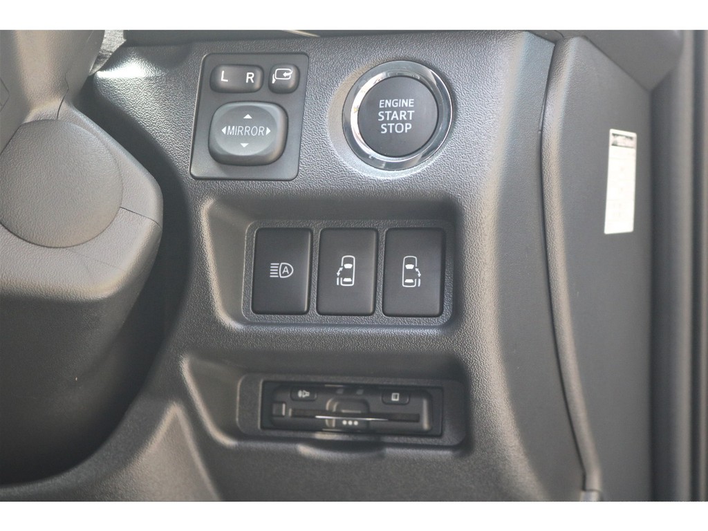 プッシュスタート＆スマートエントリー！パワースライドドアも運転席で操作可能です☆