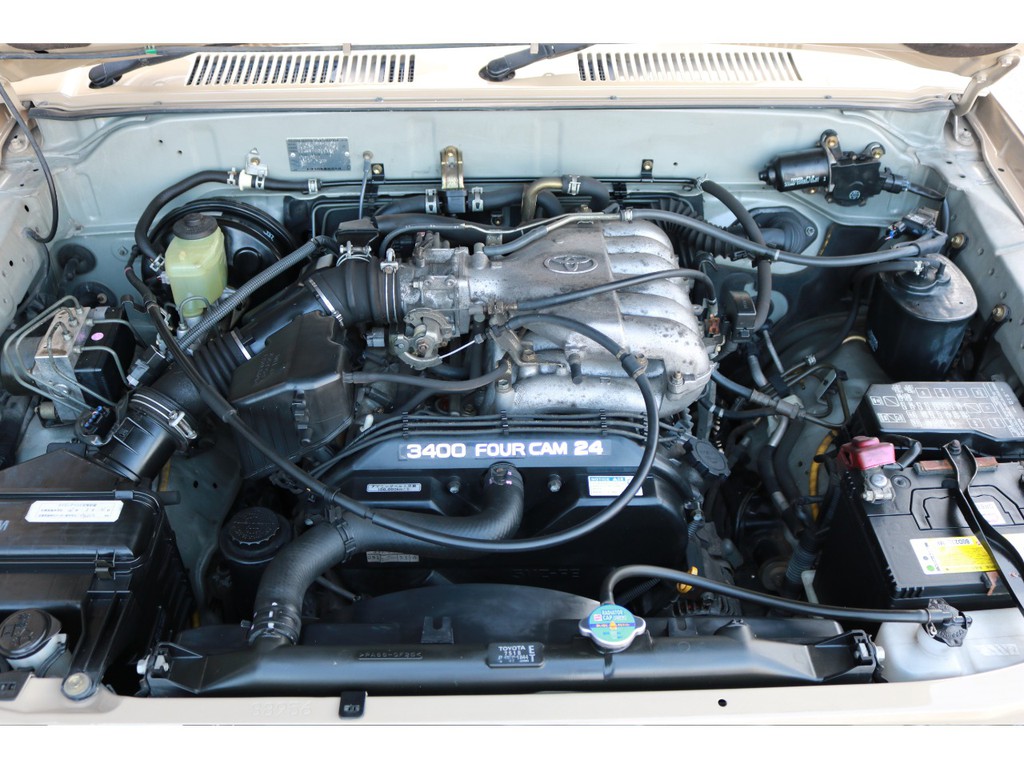トルクフルな走りに定評にあるＶ６・３４００ｃｃの5VZエンジン！
