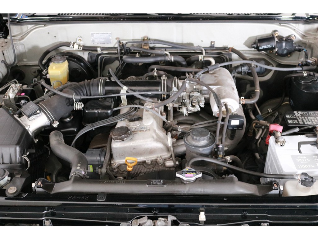 経済性に優れた２７００ｃｃ３ＲＺエンジン！タイミングチェーン式で１０万キロ毎の交換も不要です！