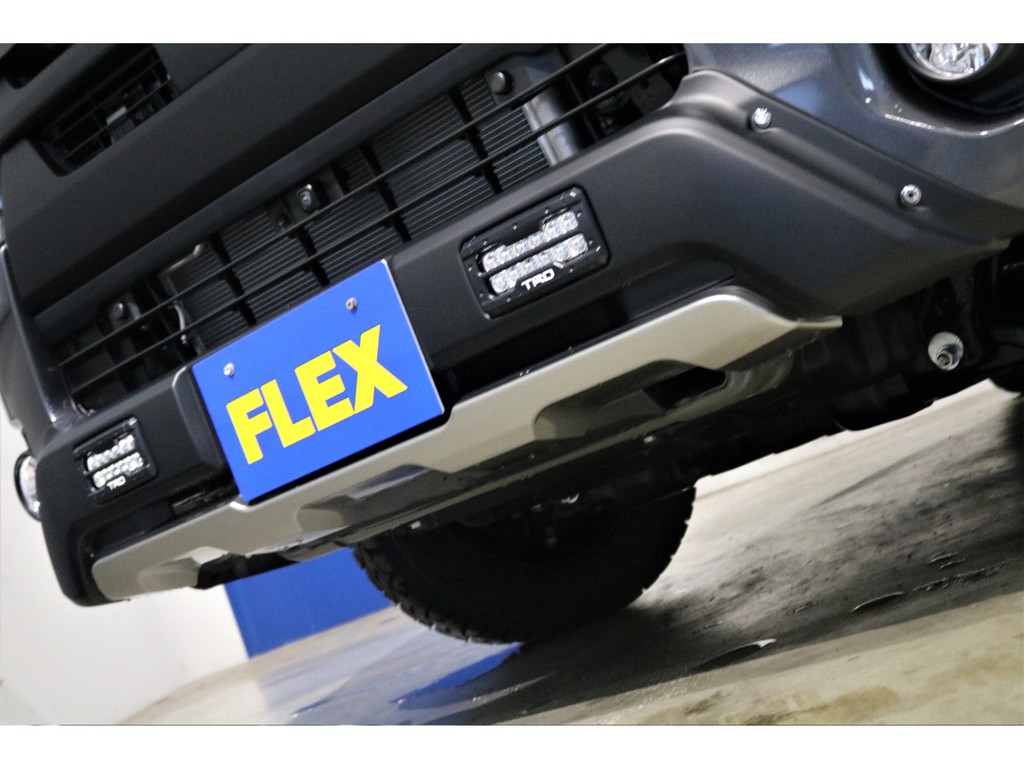 バンパーにはTRDフロントスポイラー！オフロードスタイルにバッチリな組み合わせ！