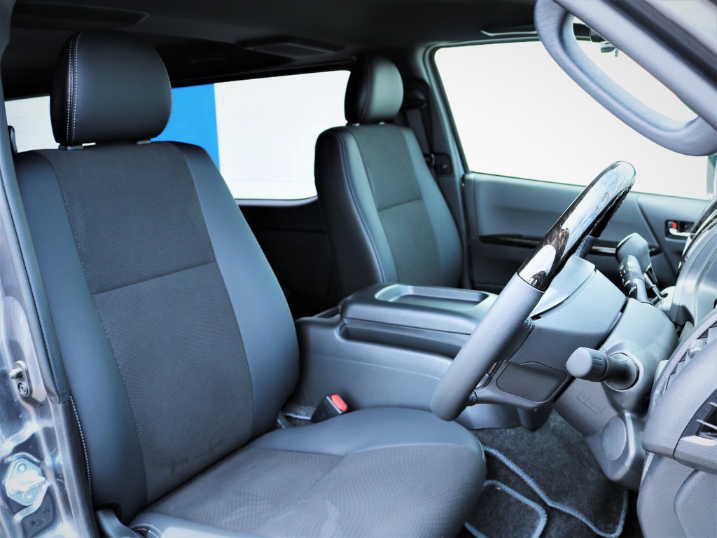 運転席シート、ハーフレザーシート！