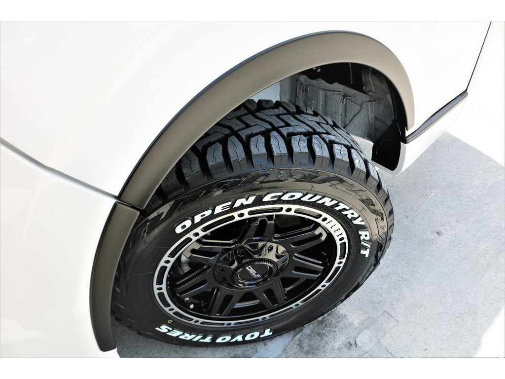 オリジナルＤｅｌｆｉｎｏＬｉｎｅオーバーフェンダー搭載！！マットブラックでかっこいい！！