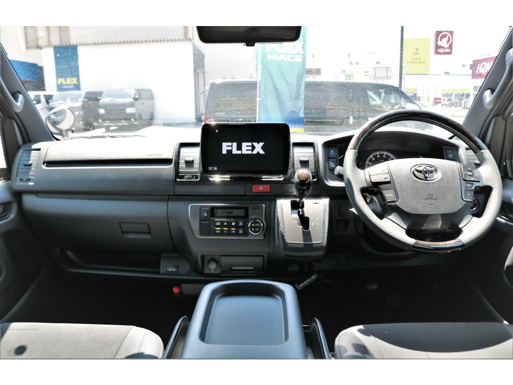特別仕様車は高級感溢れる内装！！インテリアパネル等の装備がオシャレですね！