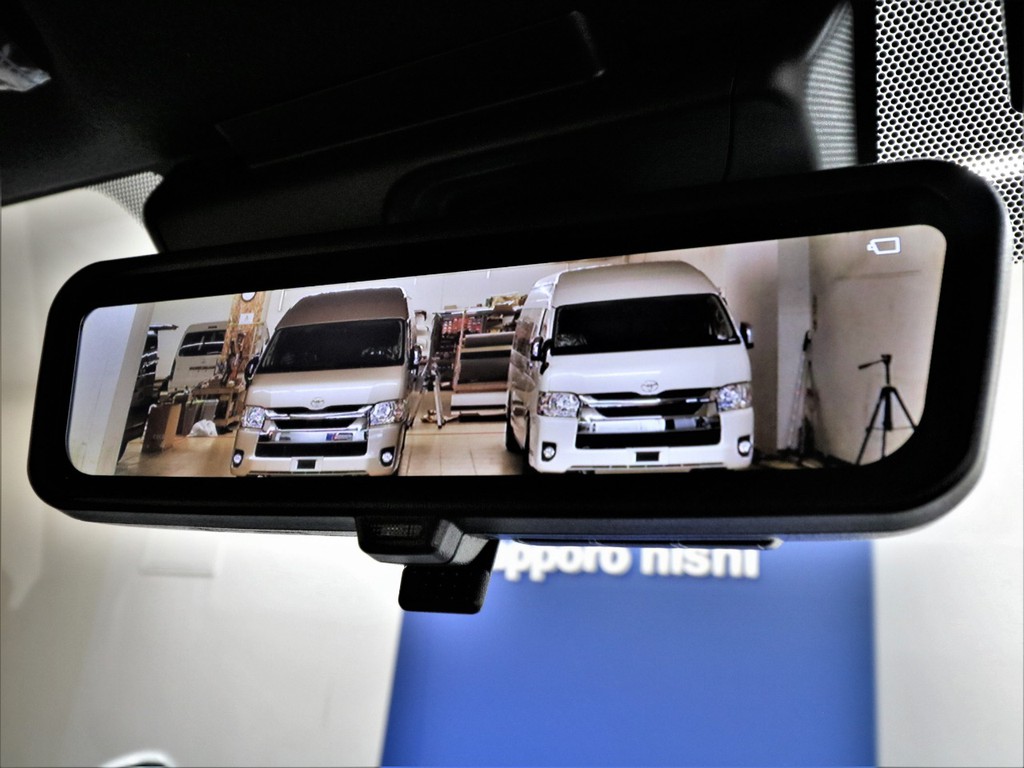 鏡面インナーミラーにも切り替え可能なデジタルインナーミラー！