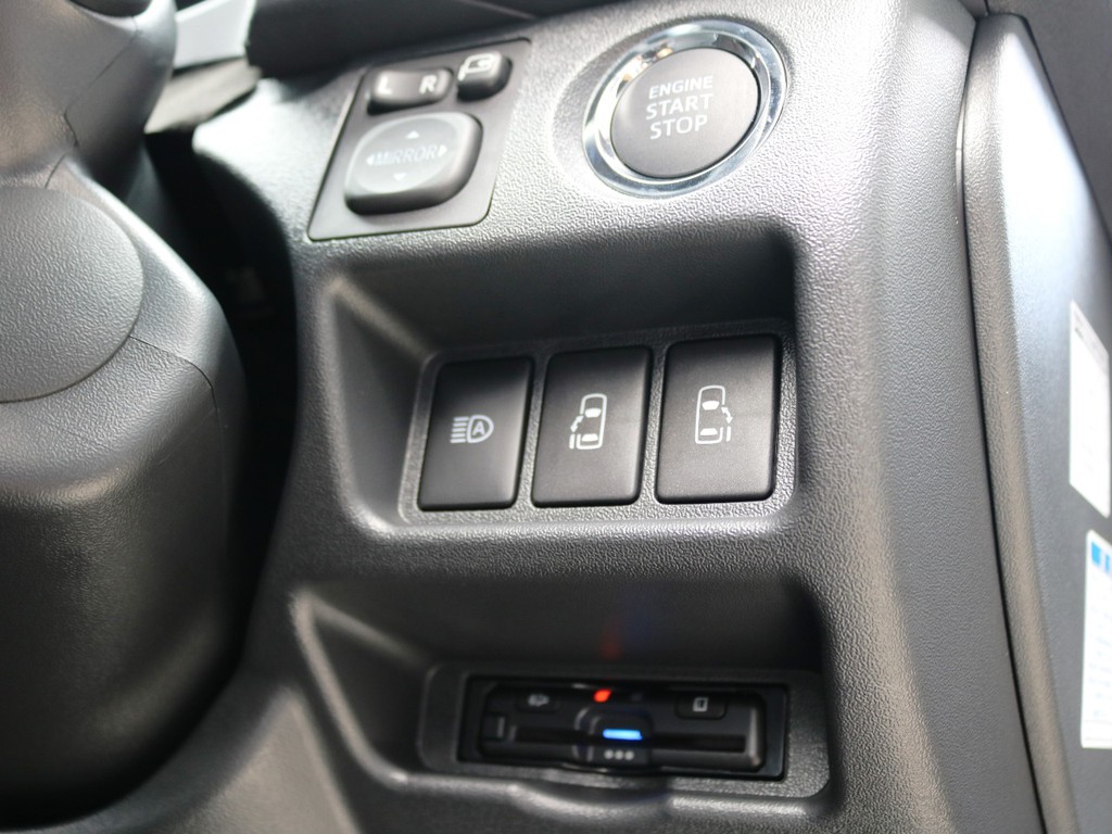 プッシュスタートシステム標準装備！メーカーオプションの両側パワースライドドアも装備されております♪
