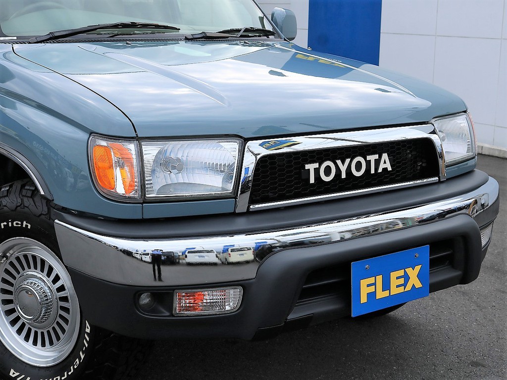 グリルも新品で装備！ここもＵＳスタイルを意識してあえての文字グリルにしております！