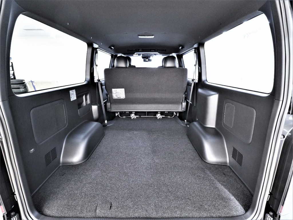 ベッドキットを追加カスタムして車中泊仕様にも出来ます！