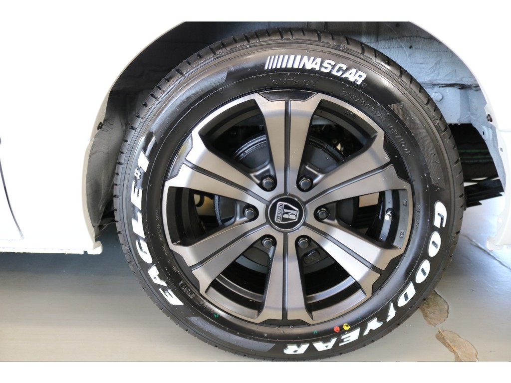 車検対応ナスカータイヤ１７インチ装備！！