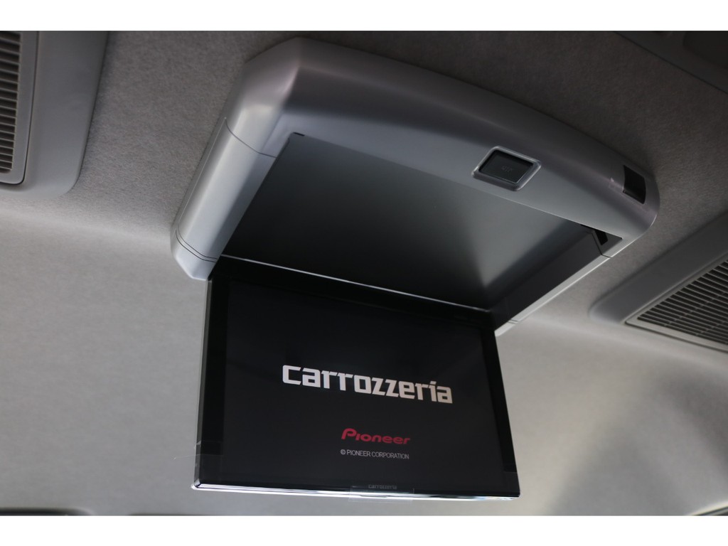 後席フリップダウンモニター装備！