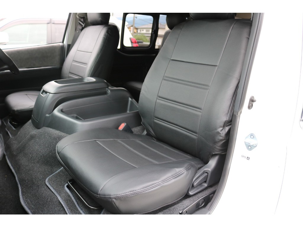 オリジナルレザー調シートカバー装備！