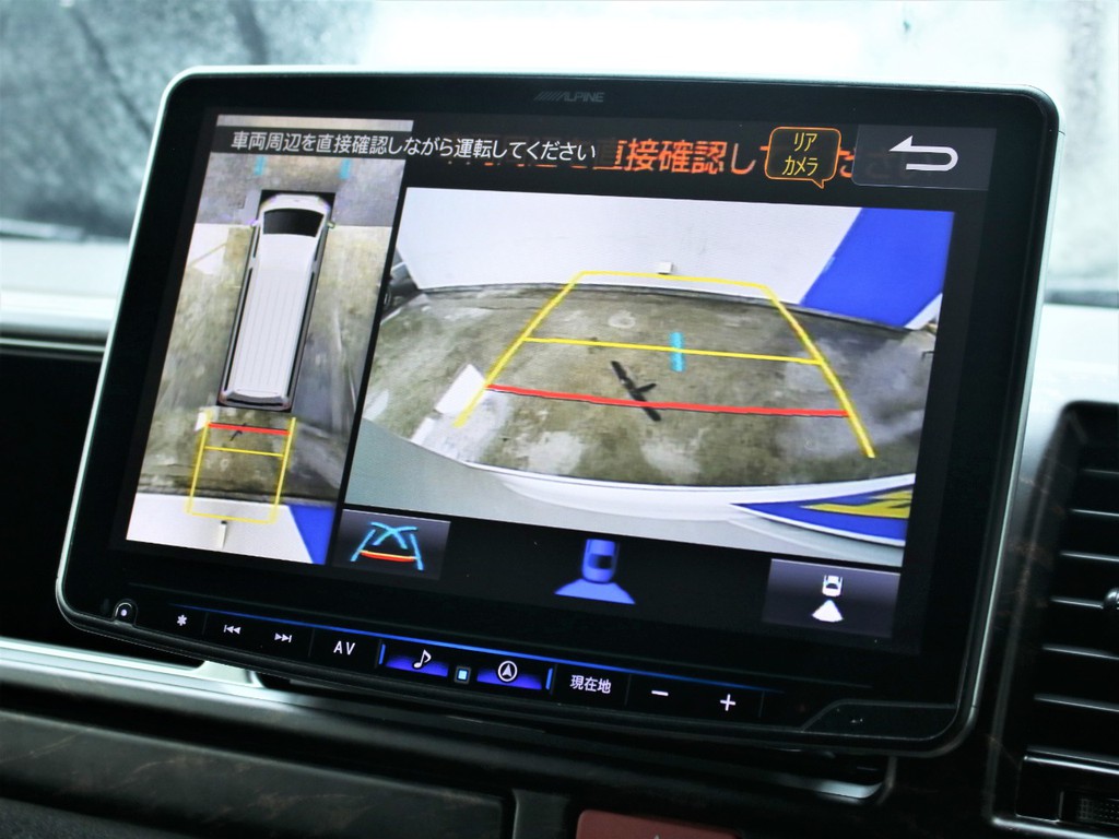 メーカーオプションのパノラミックビューモニターがナビに連動加工済みなので、駐車の際も楽々です。