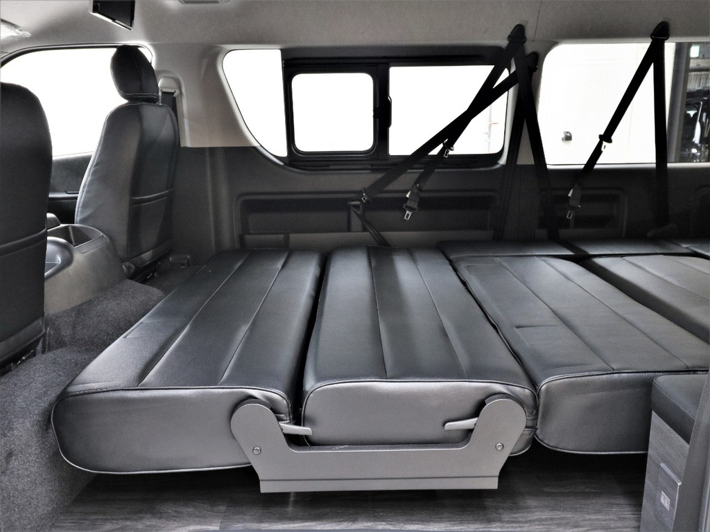 フルフラットにもできるので車内全体が就寝スペースとなります！