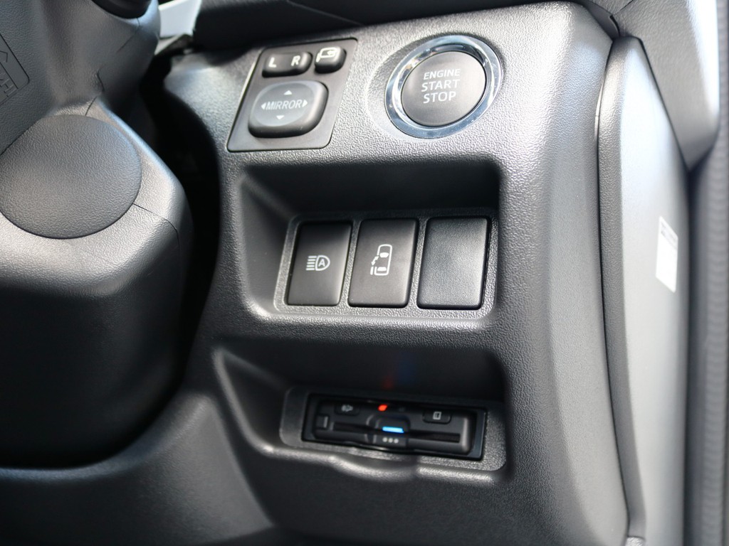 プッシュスタートシステム標準装備！メーカーオプションのパワースライドドアも装備されております♪