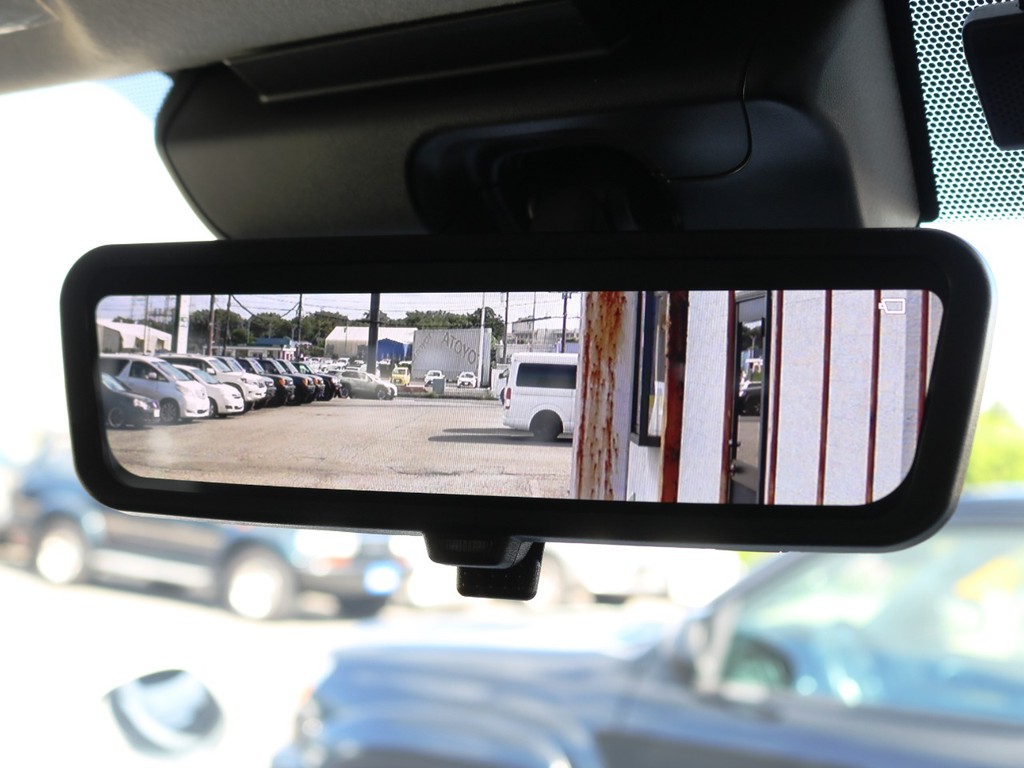 メーカーオプション　デジタルインナーミラー！車両後方の映像を常にミラーに映し出します♪