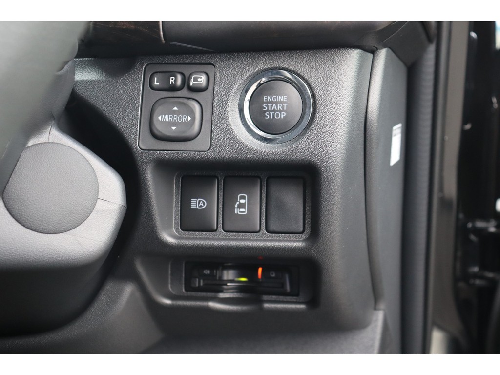 スマートキー＆プッシュスタートと音声案内式のETC搭載の便利な機能満載のお車をご提供！！