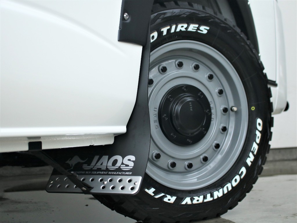 TOYOオープンカントリータイヤとディーンコロラドの16インチアルミホイール、JAOSのマットガードを装着しております！