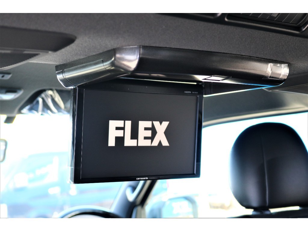 パイオニア製フリップダウンモニターも標準装備！！後席の方や車中泊にも活躍してくれます☆