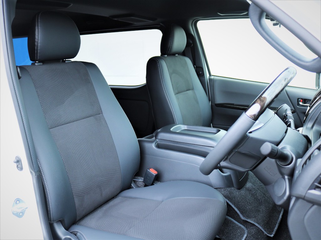 運転席シート、ハーフレザーシート！