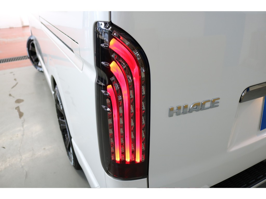 新車ハイエースＶダークプライムⅡ２８００ディーゼルタボナビパッケージ完成致しました！！フレックスカスタム満載の1台入庫致しました！！