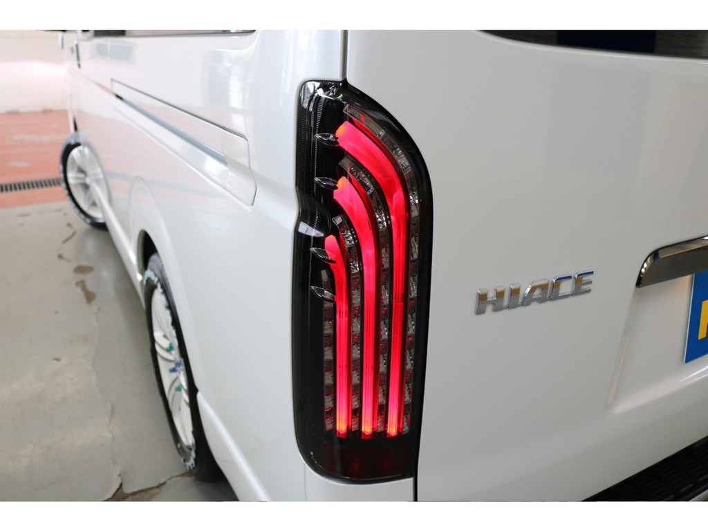 新車ハイエースＶダークプライムⅡ２８００ディーゼルターボ２ＷＤナビパッケージ完成！！両側パワースライドドア装備！！４１５コブラパーツ多数装備！！