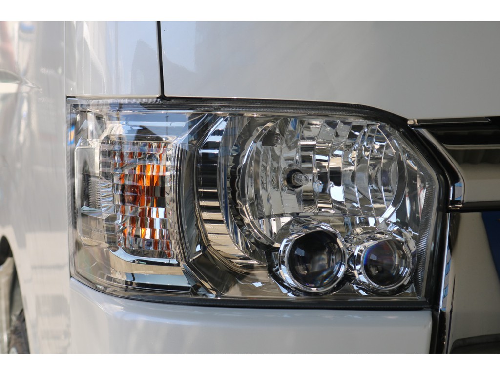 ダークプライム標準装備のLEDヘッドライトです。