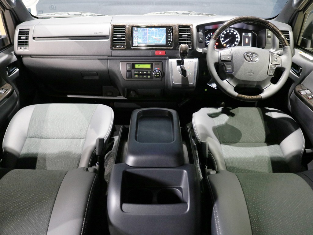 ＦＬＥＸオリジナルベッドキットを装備した新型ハイエースバンが入庫いたしました♪