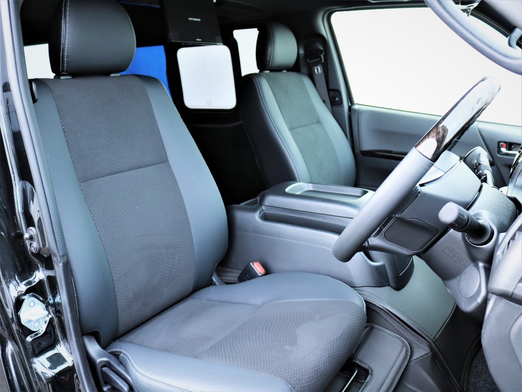 運転席シート、ハーフレザーシート！